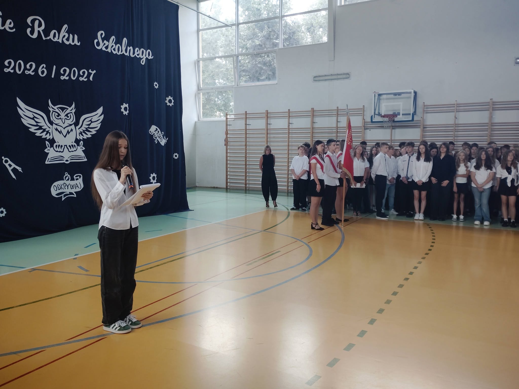 Grupa uczniów podczas rozpoczęcia roku szkolnego 2026/2027