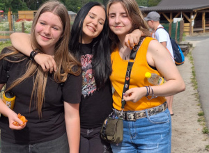 Uczniowie klas VIIIa i VIIIb w Mini ZOO Dobronianka