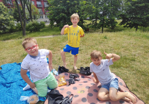 Uczniowie kl. IIb na pikniku