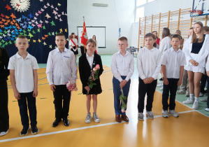 Wręczanie świadectw z wyróżnieniem uczniom kl. IVa