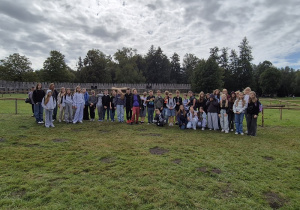 Zdjęcie grupowe uczniów kl. 6a, 6b, 7c