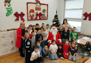 Uczniowie kl. IId z Mikołajem