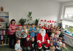 Uczniowie kl. IIc z Mikołajem