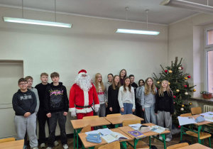 Uczniowie kl. VIIc z Mikołajem