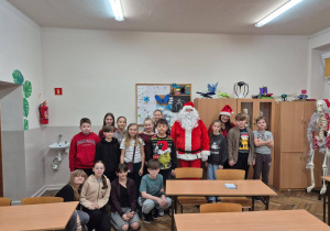 Uczniowie kl. Vc z Mikołajem